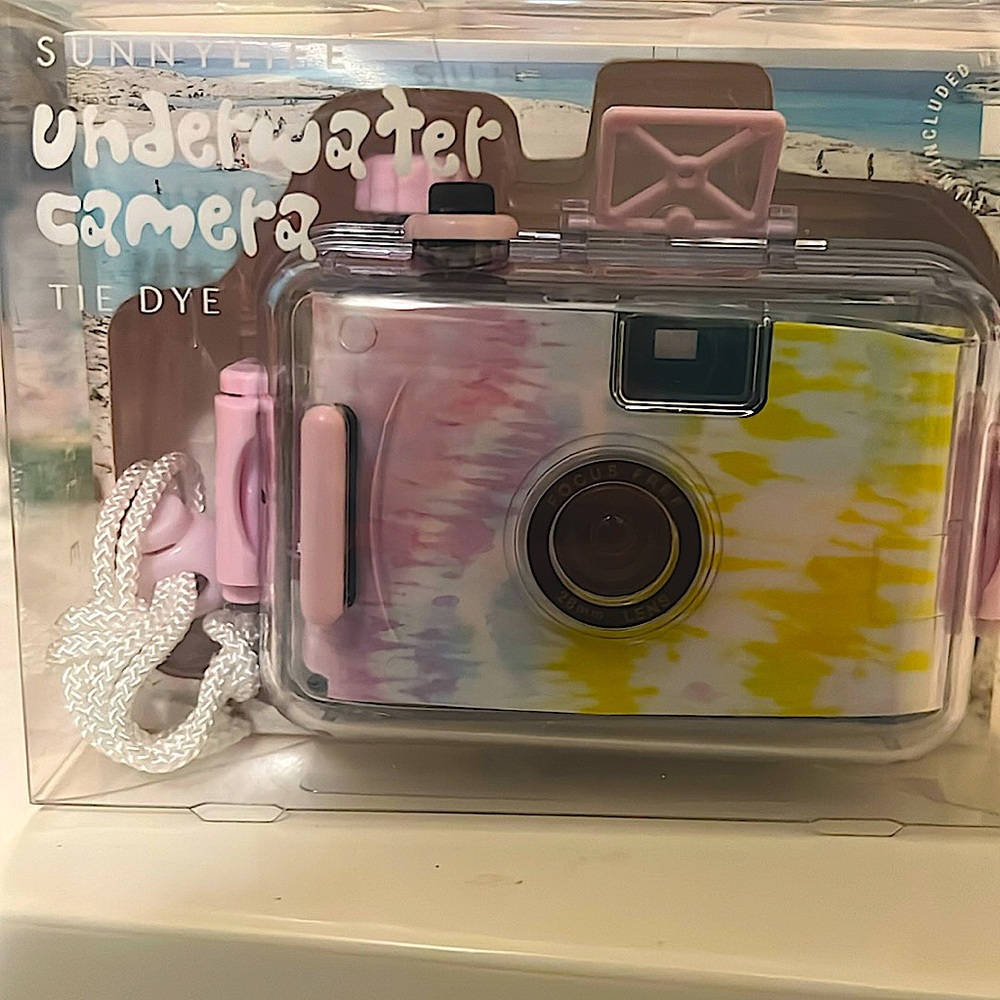 Band new Sunny Life under water camera.